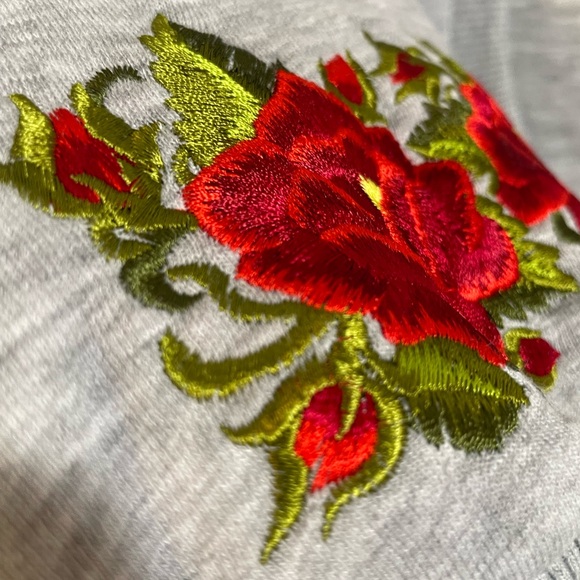 “Polish Rose" Crew Neck Sweatshirt Gray With Floral Embroidery Sz Small Ukraine - Picture 5 of 9